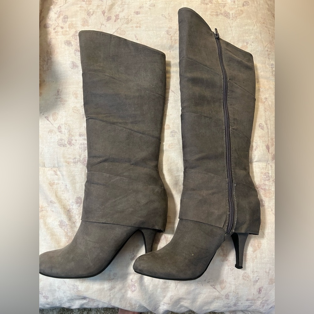 *NEW* Elegant Gray Knee-High Women's Boots